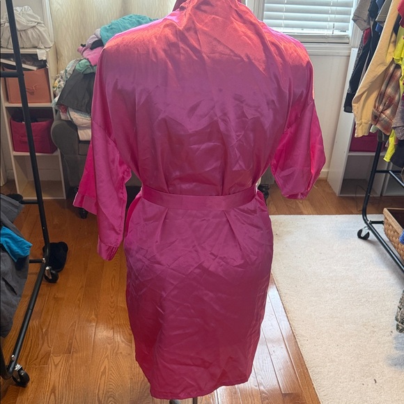 Amazon Pink Satin Robe - Picture 2 of 3